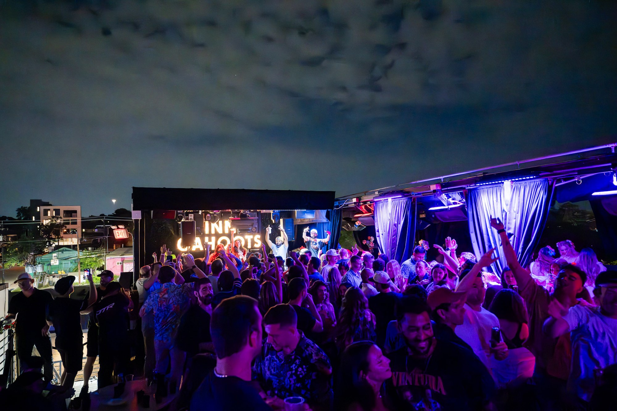 Cahoots crowd